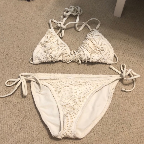 Beautiful cream bikini - Picture 1 of 3